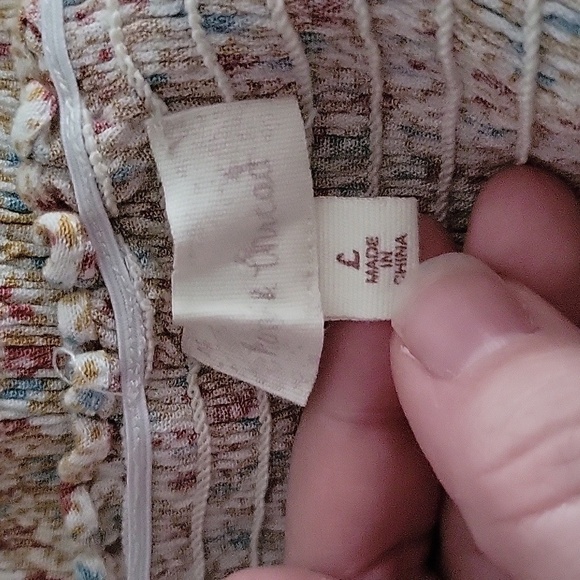 Hem & Thread Women's Top - Picture 7 of 10